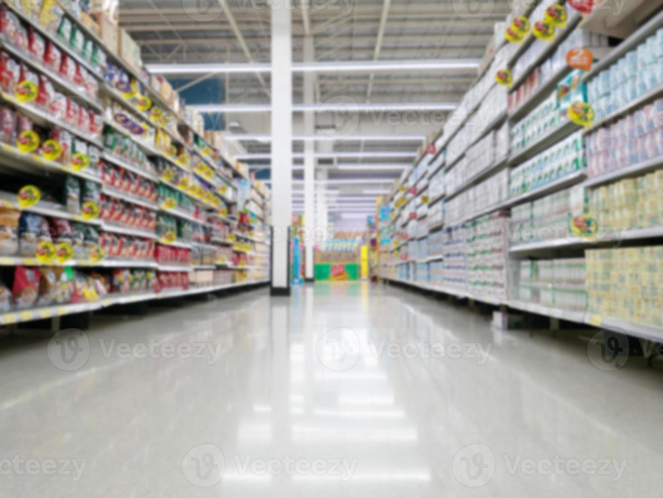 faire du shopping dans le magasin de supermarché en Thaïlande photo