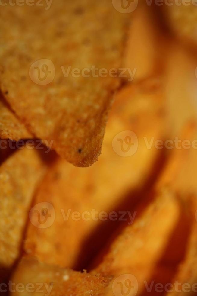 fait maison tortilla épicé frites fabriqué avec plat pain et cuit dans four proche en haut macro Contexte gros Taille haute qualité instant en mangeant impressions photo