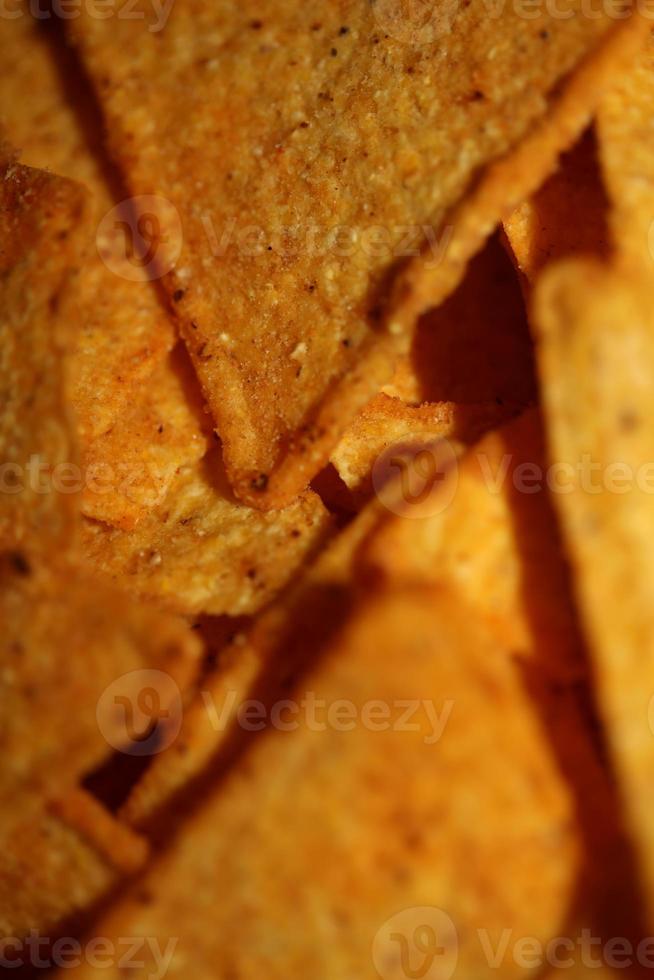 fait maison tortilla épicé frites fabriqué avec plat pain et cuit dans four proche en haut macro Contexte gros Taille haute qualité instant en mangeant impressions photo