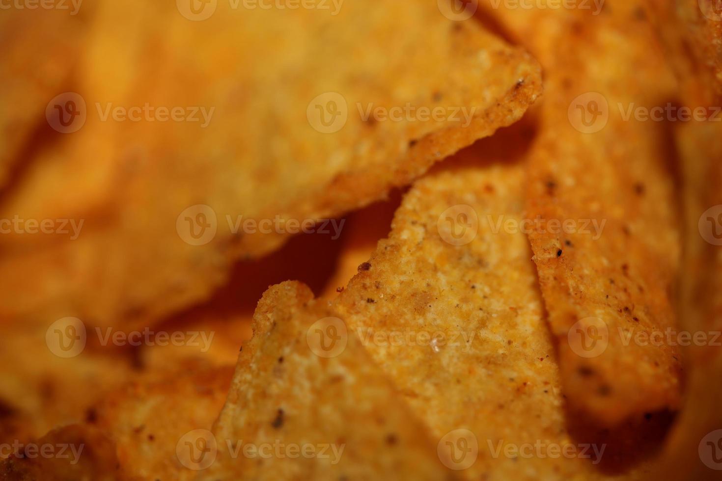 fait maison tortilla épicé frites fabriqué avec plat pain et cuit dans four proche en haut macro Contexte gros Taille haute qualité instant en mangeant impressions photo