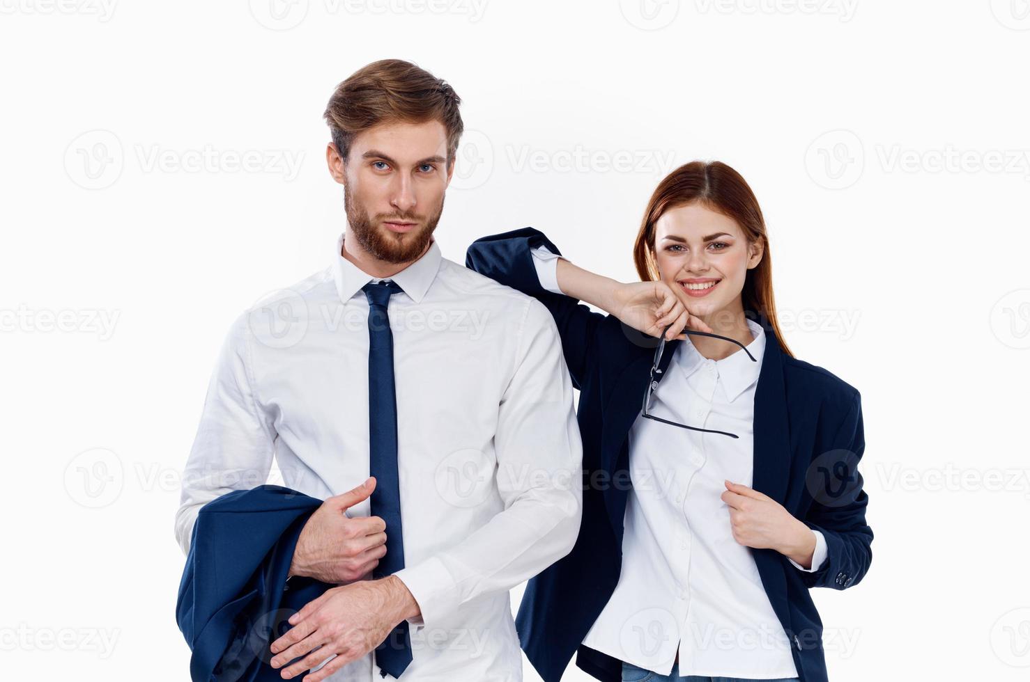 homme et femme dans costume la finance gestionnaires Bureau photo