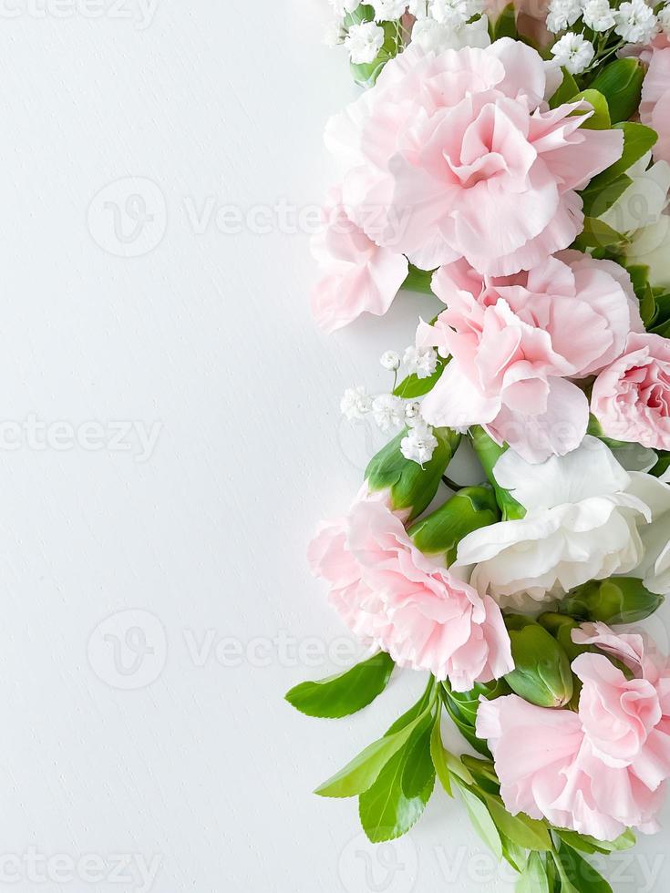 proche en haut photo de une bouquet de rose et blanc