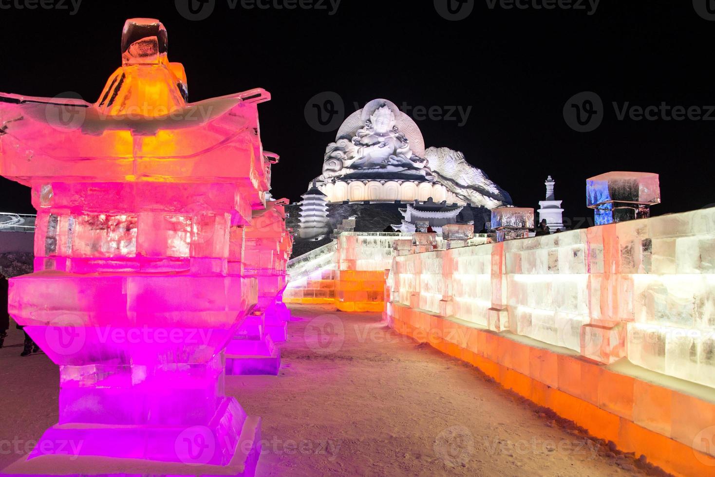 harbin international la glace et neige sculpture Festival est un annuel hiver Festival dans Harbin, Chine. il est le monde le plus grand la glace et neige festival. photo