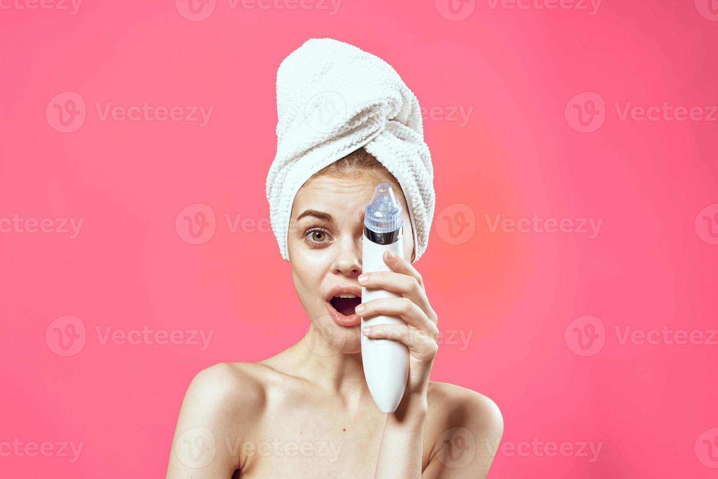 femme avec nu épaules et peau nettoyage spa procédures cosmétologie photo