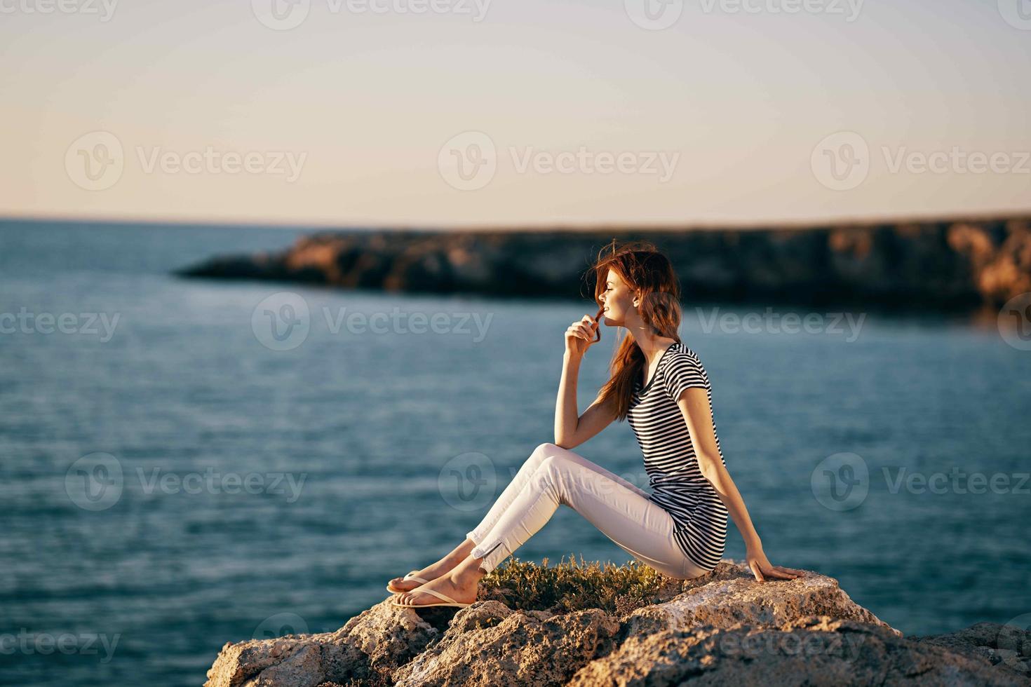 femme en plein air vouloir la nature océan paysage été photo