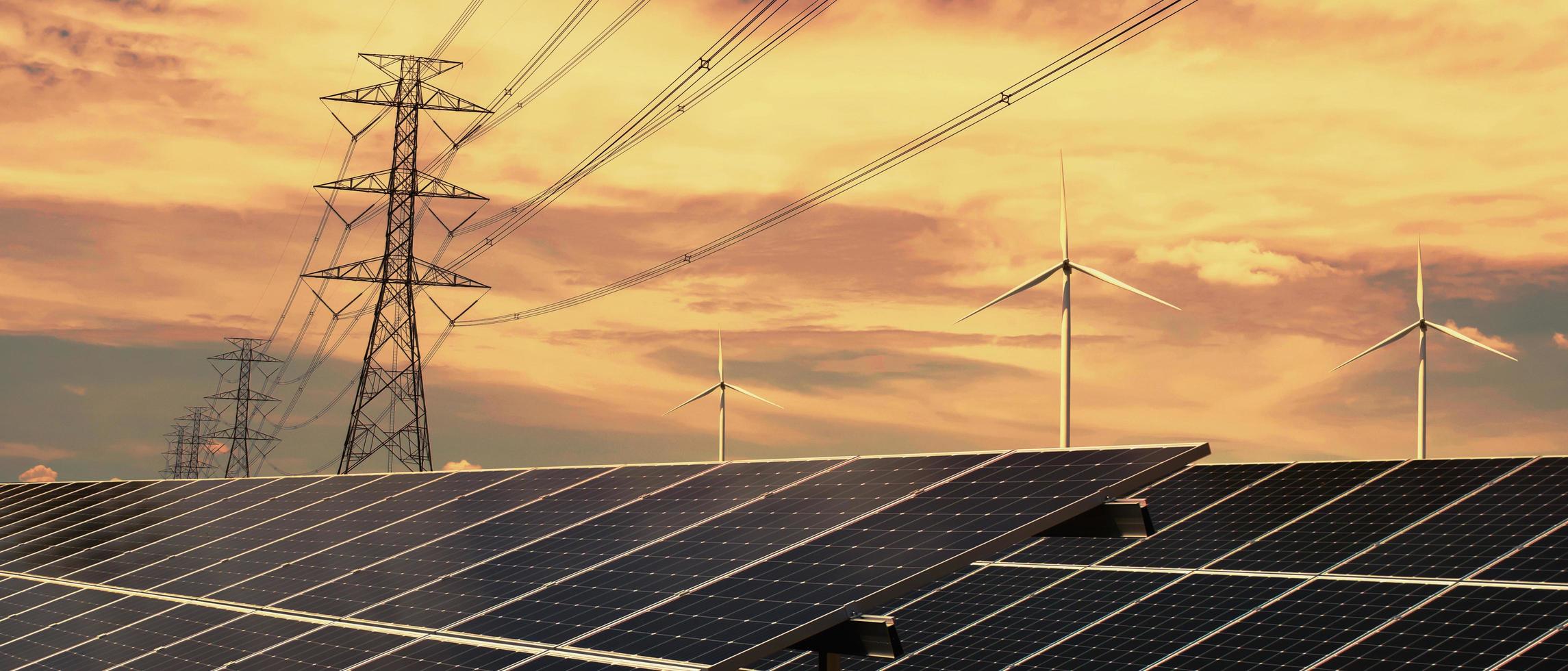 électricité Puissance dans la nature. nettoyer énergie concept. solaire panneau avec turbine et la tour hauteur Tension photo