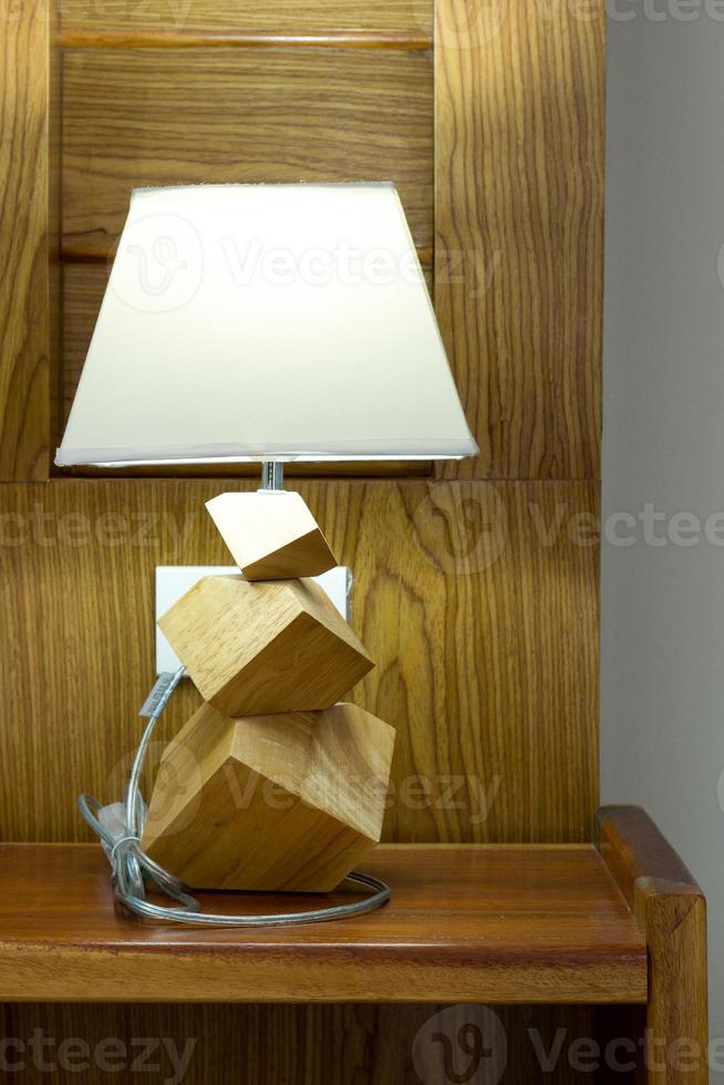 lampe de table sur la chambre photo