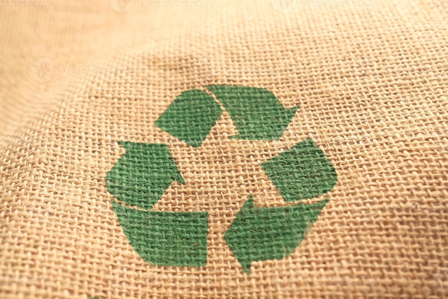 Flèches recyclées signer sur un sac de jute photo