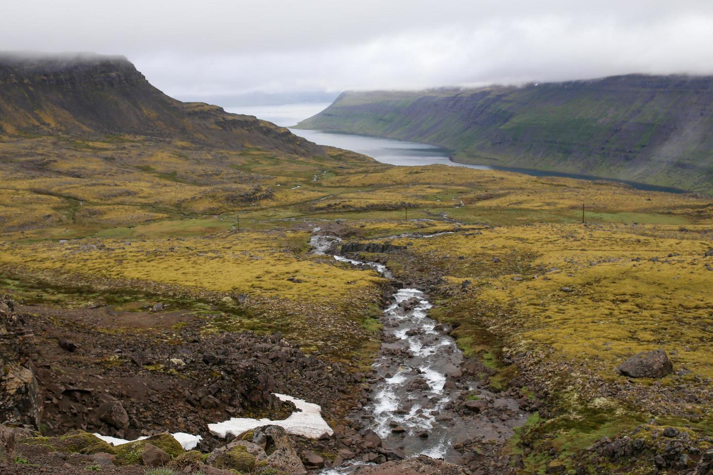 vue sur le fjord islandais photo