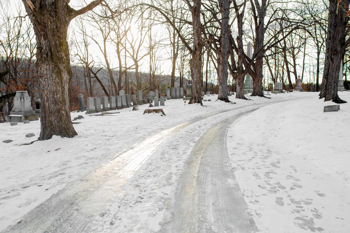 cimetière de la nouvelle angleterre en hiver photo