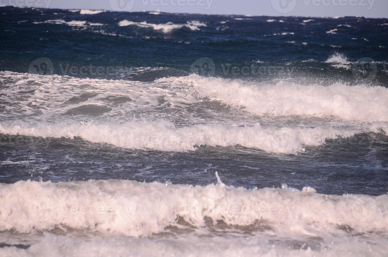 énormes vagues de la mer photo