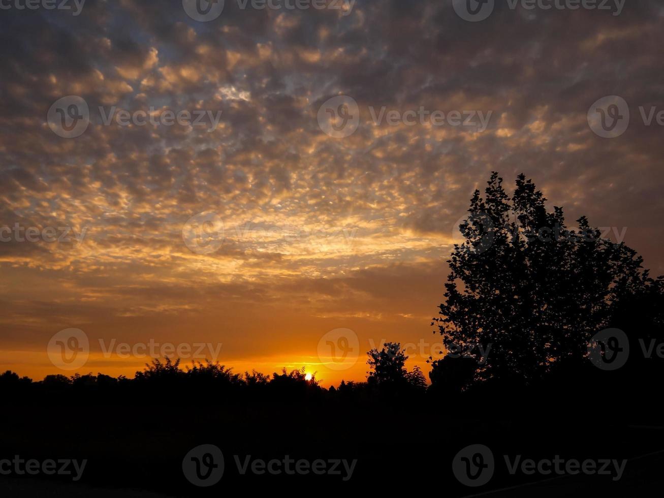 ciel coloré au coucher du soleil photo