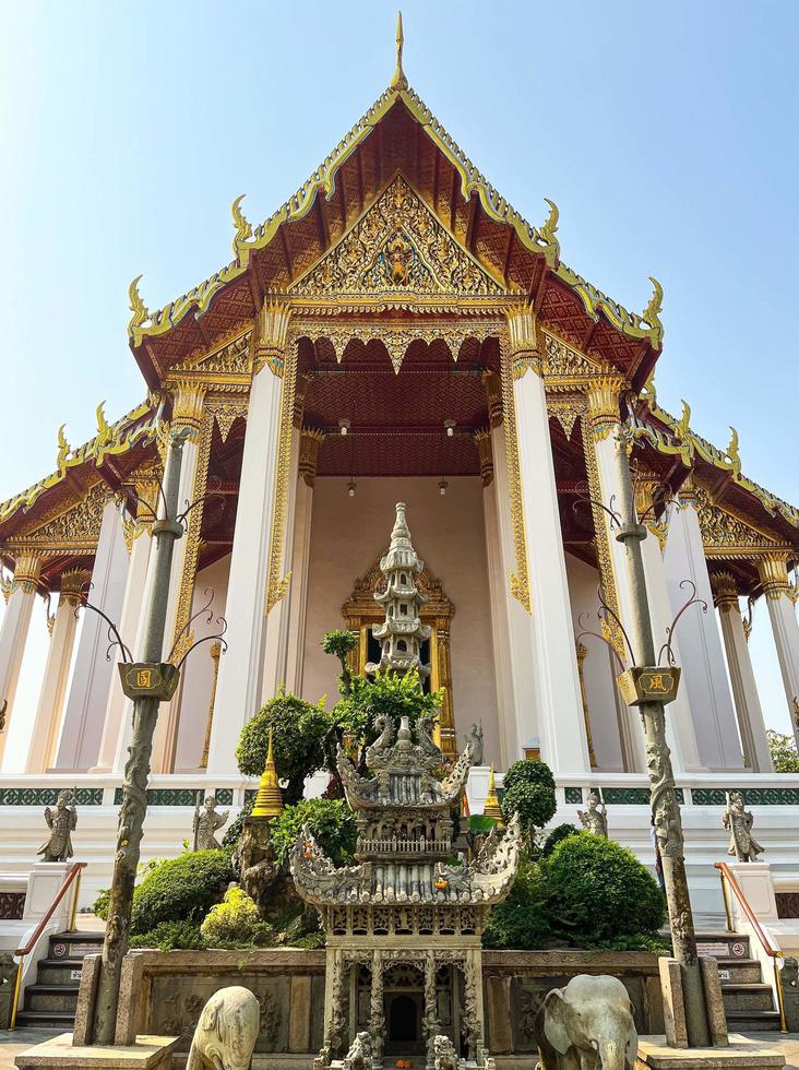 Bangkok, Thaïlande, 2023. de face vue de wat suthat thep wararam. magnifique de style bouddhiste temple. photo