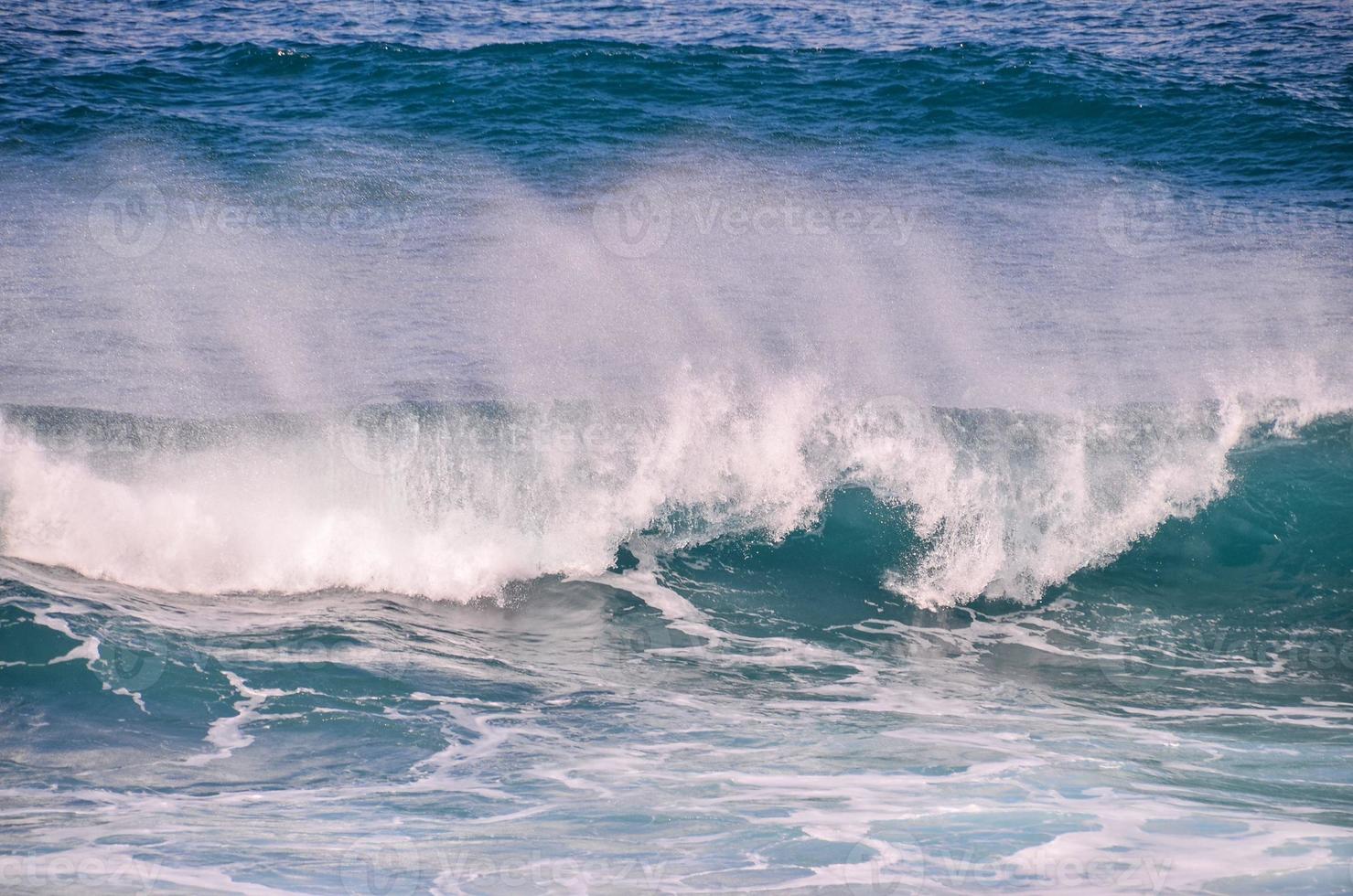 énormes vagues de la mer photo