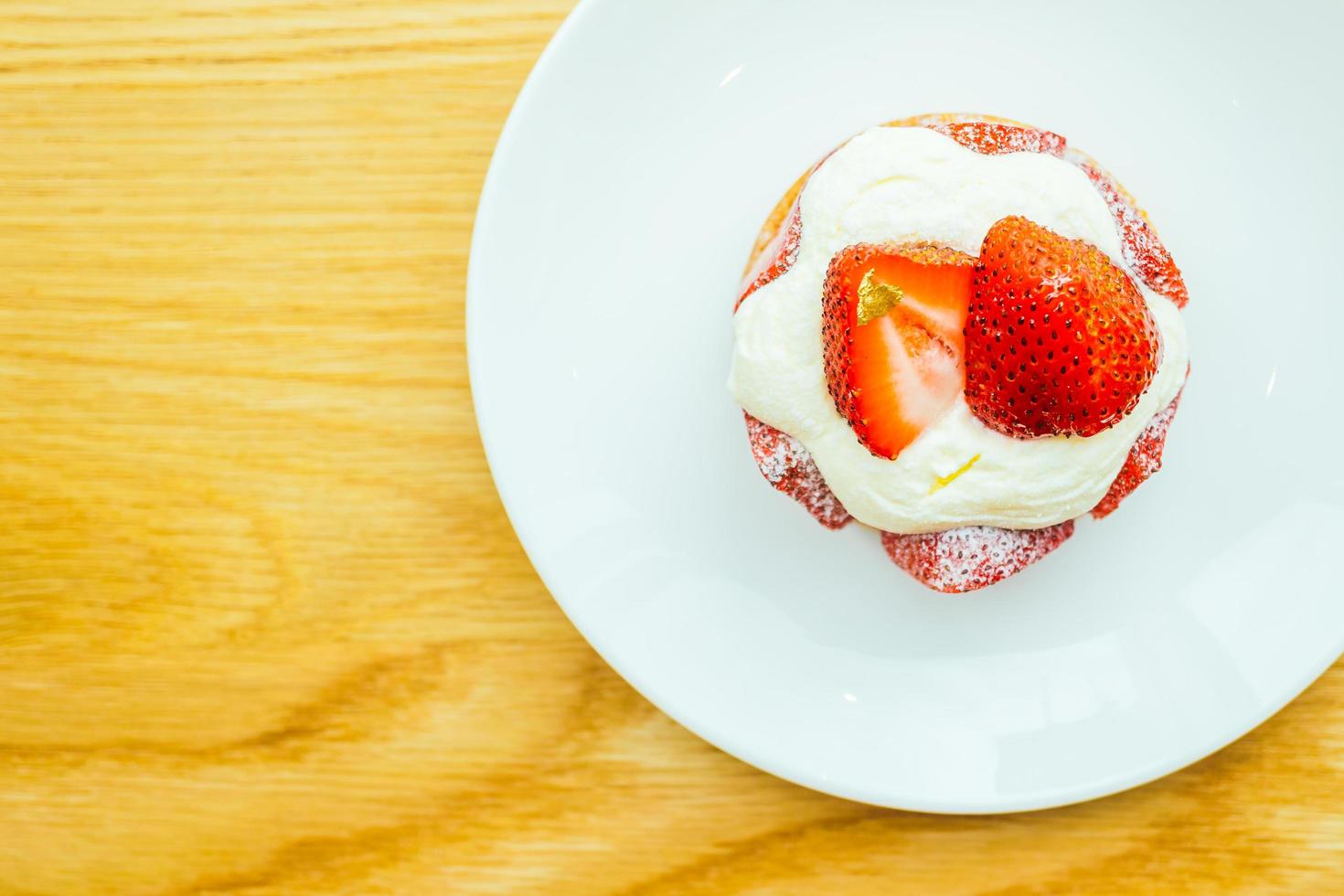 dessert sucré avec tarte aux fraises photo