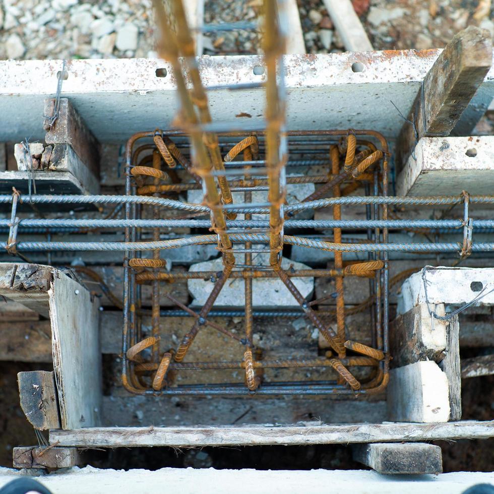 mise au point sélective de la structure en acier de renforcement pour renforcer la fondation en béton photo