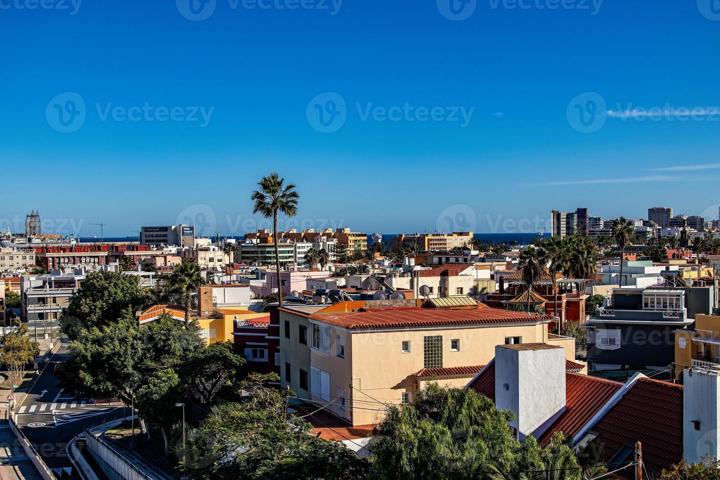 original tête de le Espagnol ville, le Capitale de gran canarie, Las palmas, de une Attention point à coloré Maisons photo