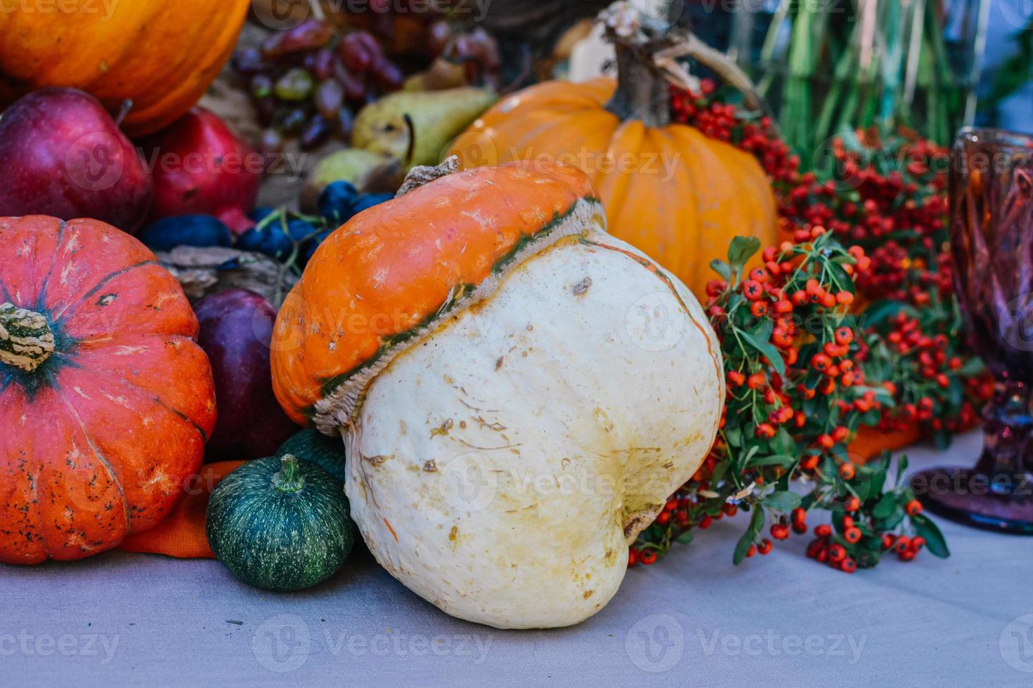 Halloween fête.décorative citrouille. l'automne décorations. l'automne saison et des légumes photo