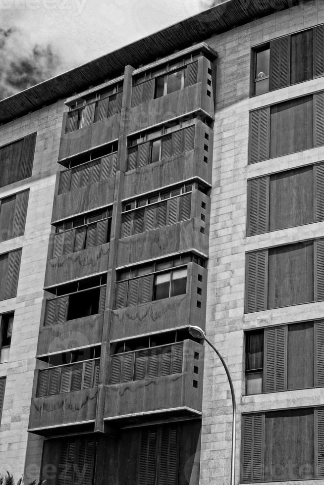 intéressant coloré vacances Maisons dans le des rues de le Espagnol ville de sanca cruz dans Tenerife photo