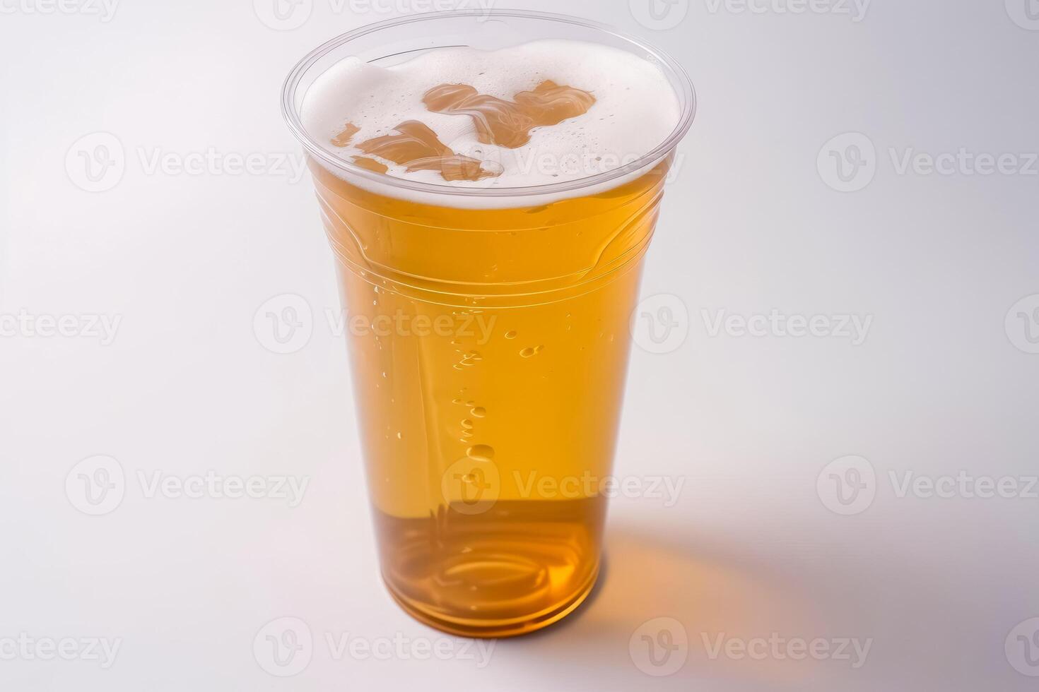 verre de Bière dans une Plastique verre sur une blanc Contexte établi avec génératif ai technologie. photo