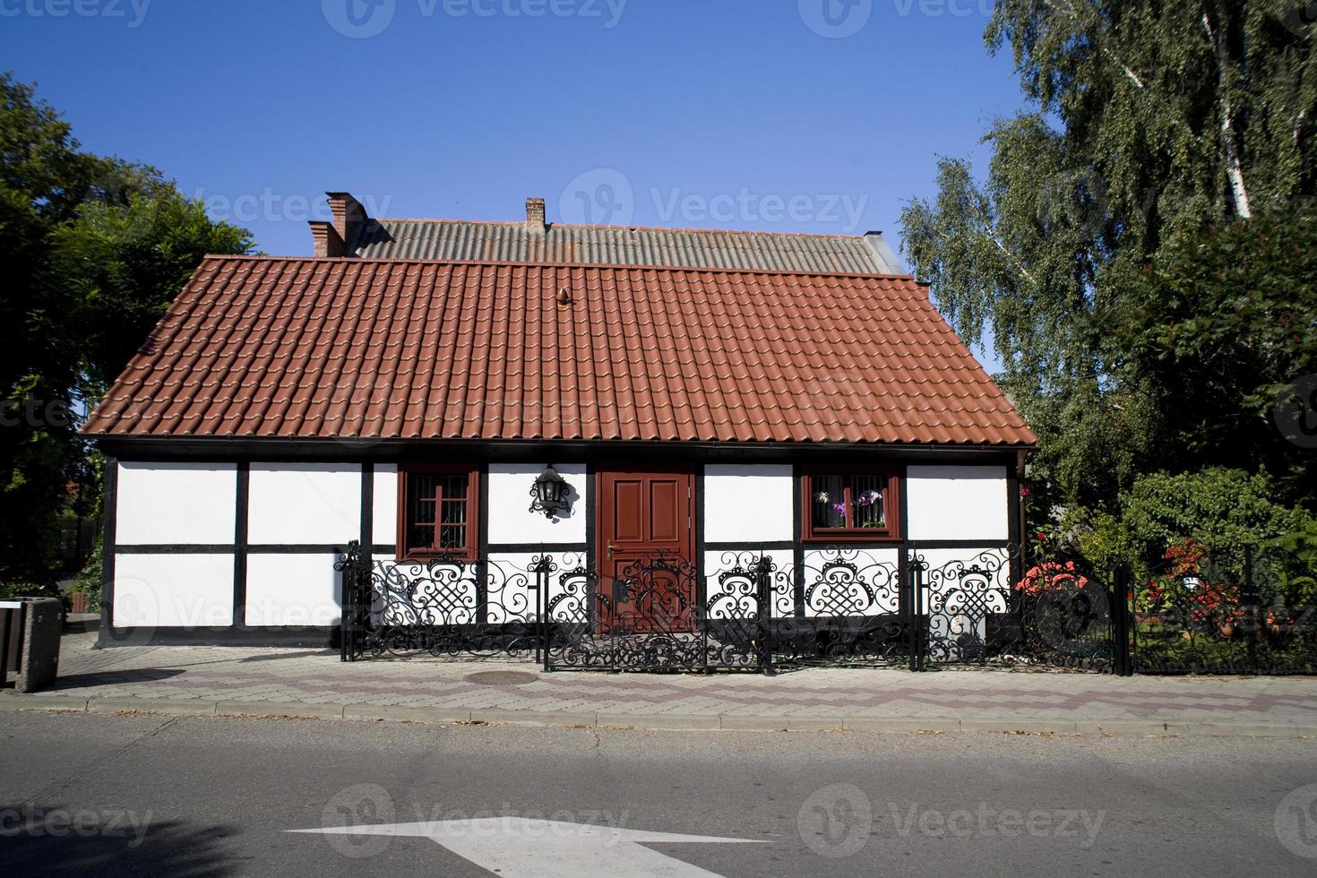 vieux blanc historique pêche cabane dans Pologne dans poméranie photo