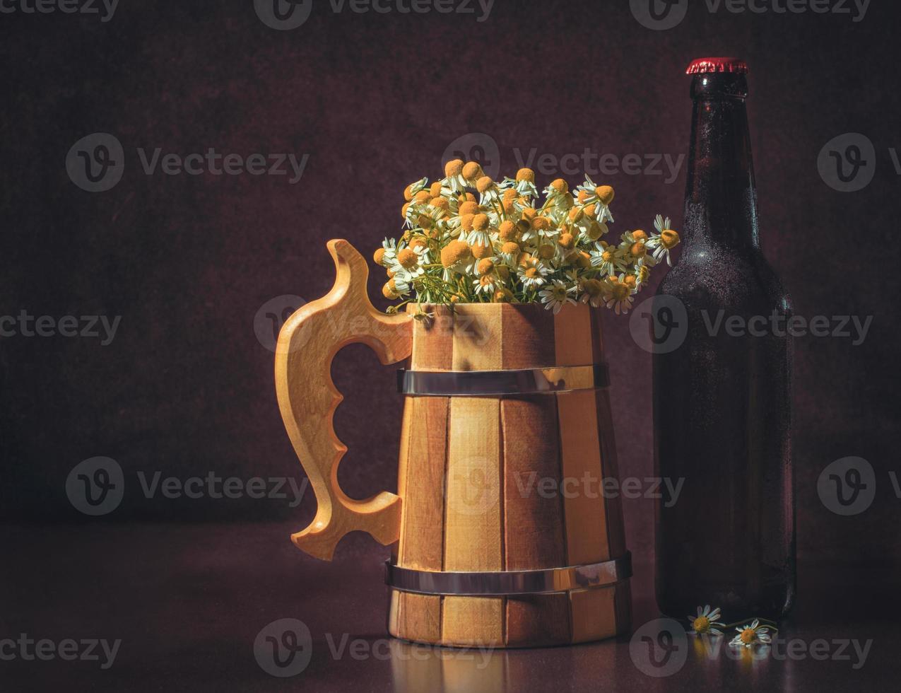 fleurs de camomille et bière photo