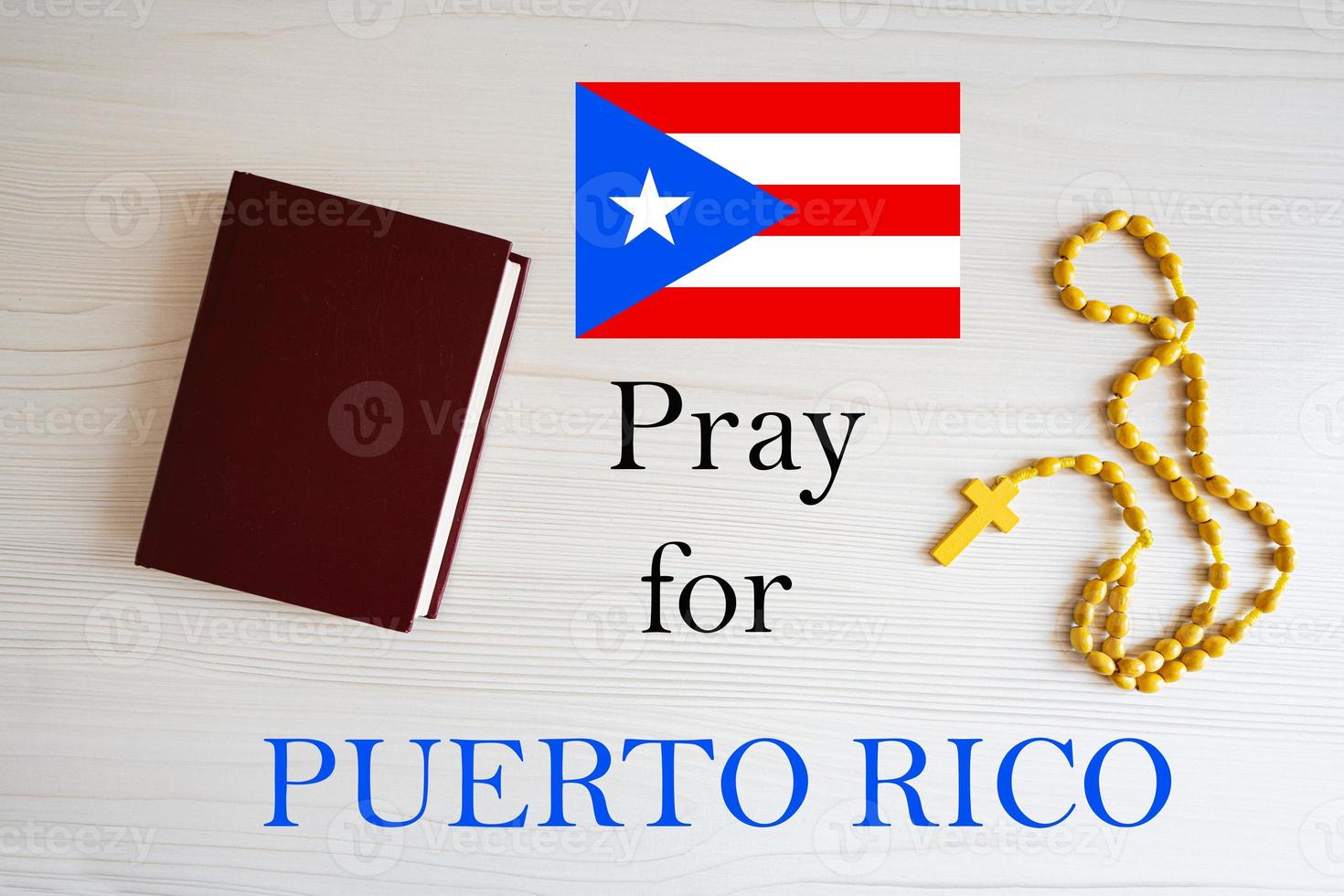 prier pour puerto Rico. chapelet et saint Bible Contexte. photo