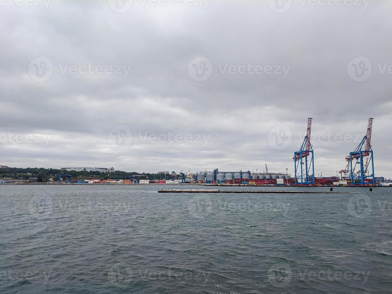 paysage tournage de un industriel Port ville photo