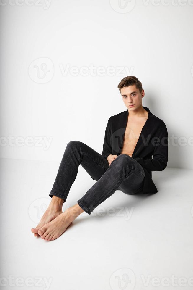 homme dans veste studio attrayant style modèle isolé Contexte photo