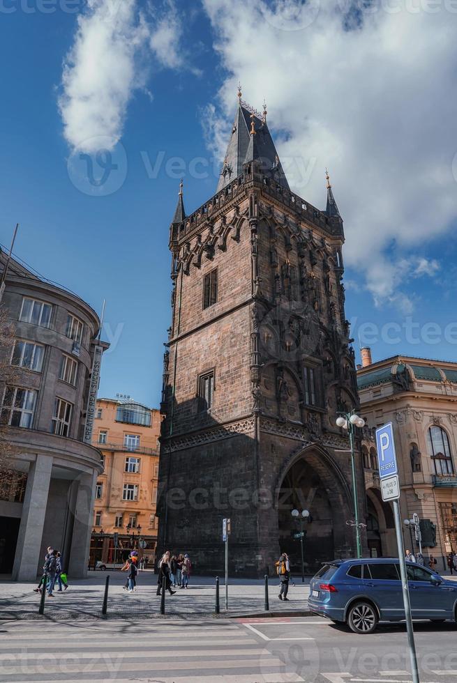 poudre porte la tour dans le vieux ville de Prague. photo