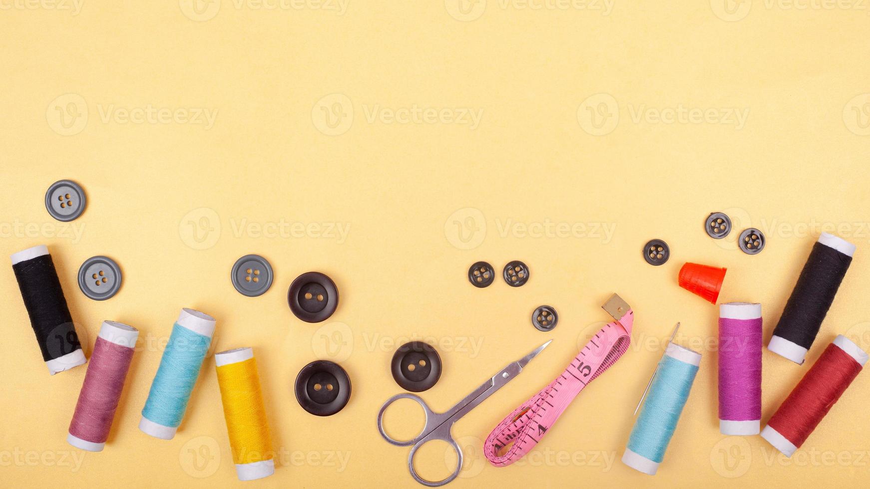 Accessoire de kit de couture à plat ou atelier d'outils sur mesure photo