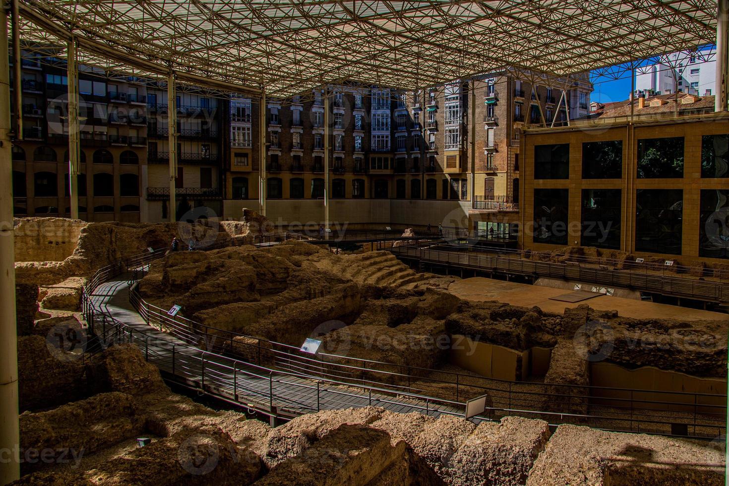 magnifique ruines de le ancien romain amphithéâtre dans Saragosse Espagne museo del Teatro de caesaraugusta photo
