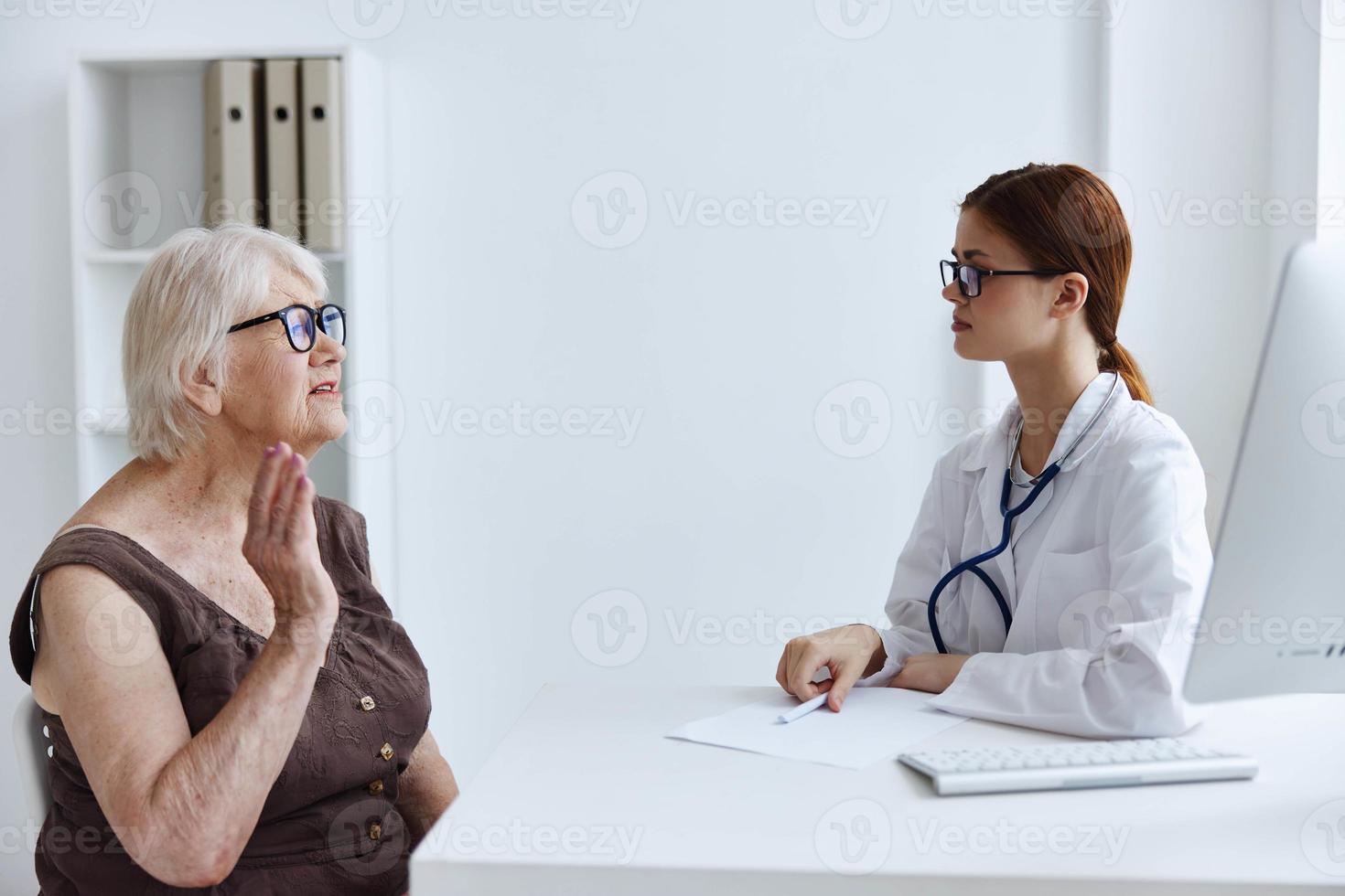 médecin et patient conversation avec le patient professionnel Conseil photo