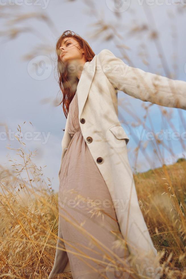 magnifique femme blé campagne paysage liberté récolte photo