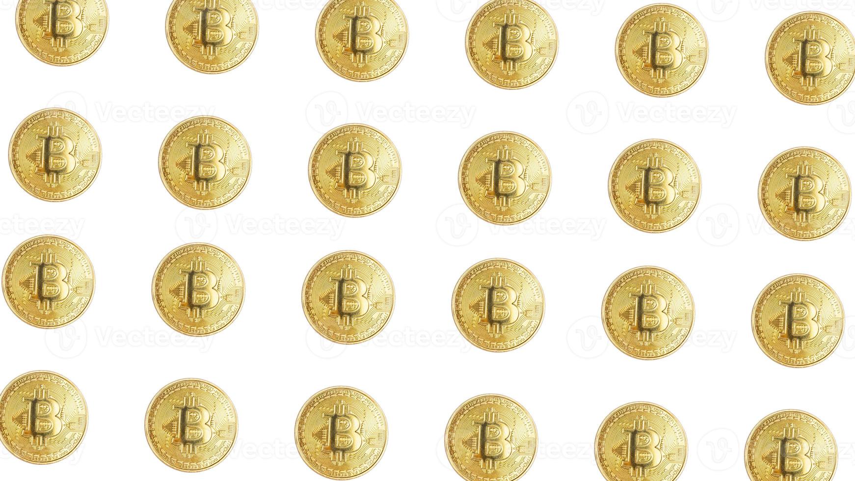 Groupe de pièces d'or de crypto-monnaie bitcoin isolé sur fond blanc photo
