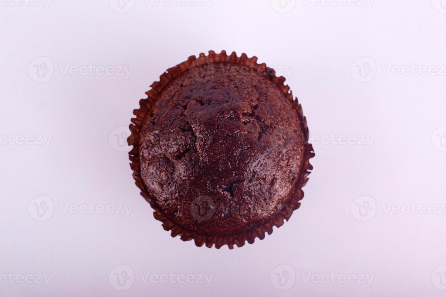 Gâteau muffin au chocolat sur fond gris photo