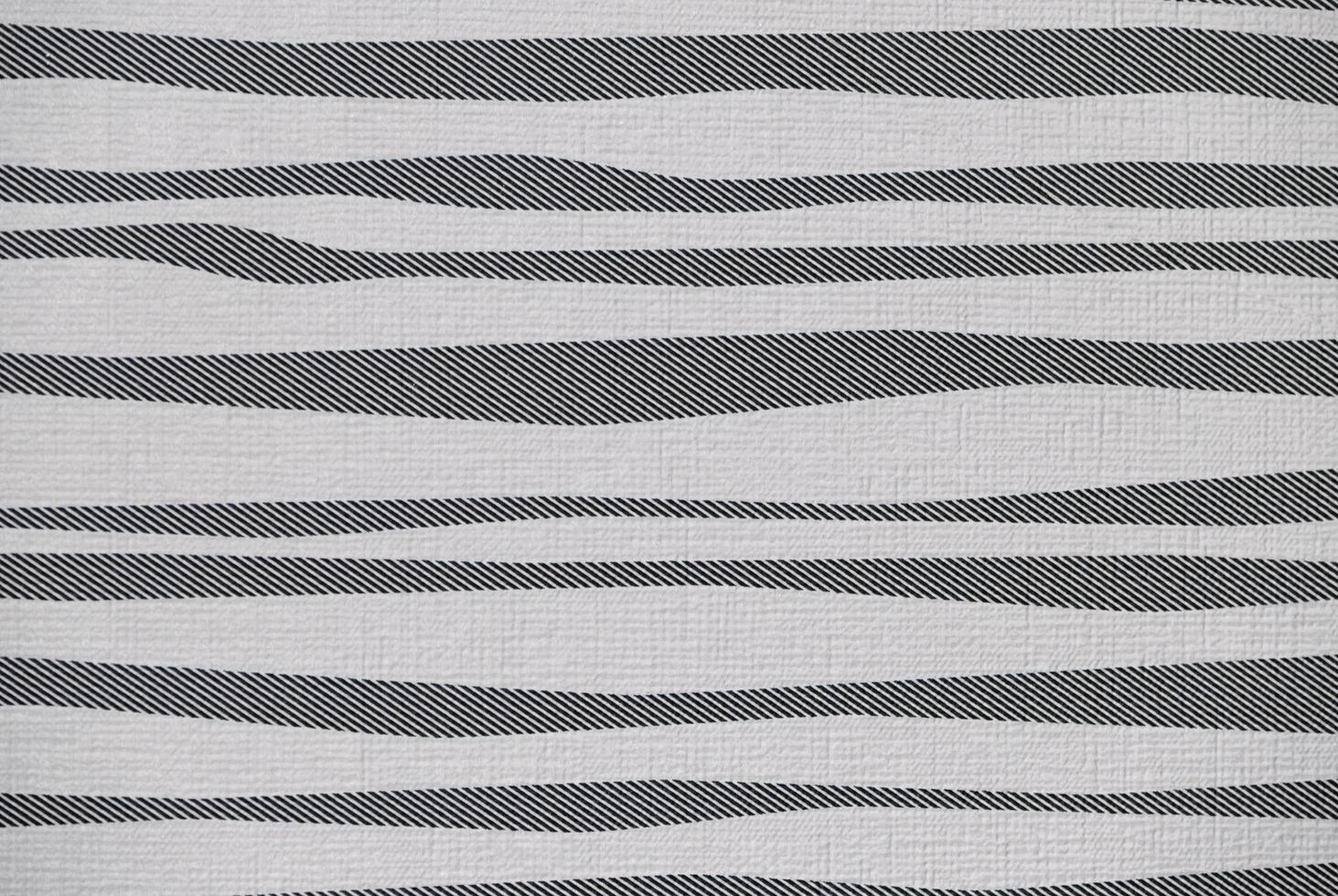 grès cérame gris et blanc avec motifs de lignes grises photo