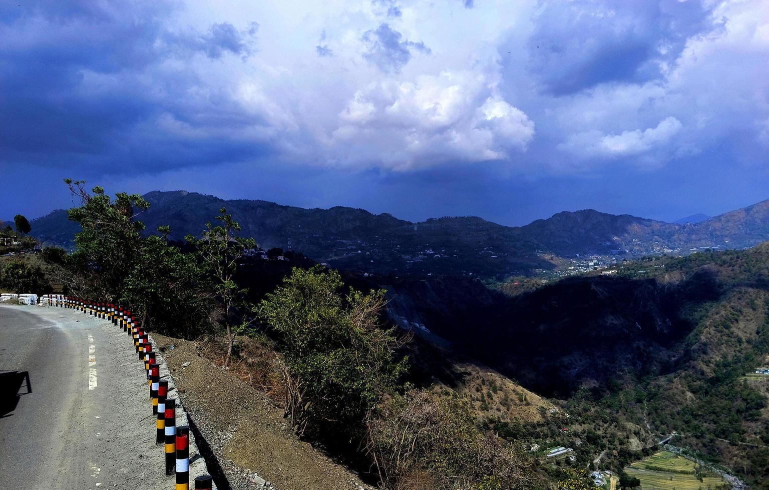 une Montagne route nainital uttarakhand, divers vues de nainital route photo