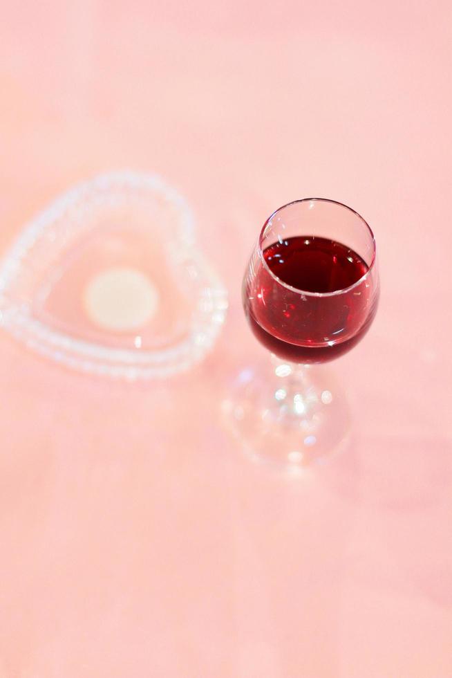 rouge du vin verre dans mariage fête nuit photo