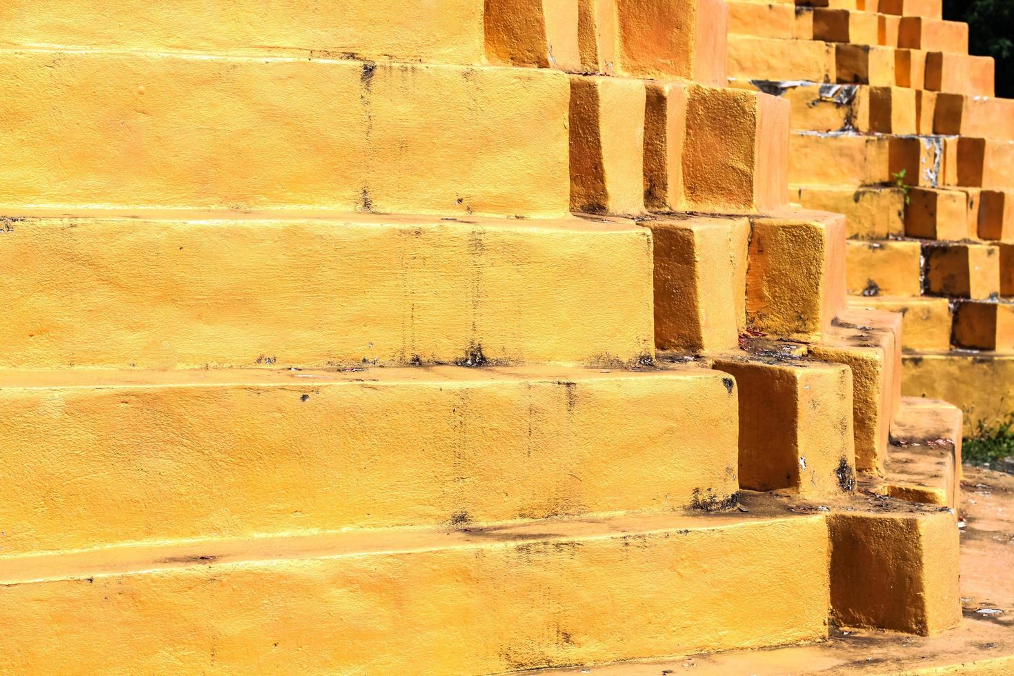 d'or pagode détail est lun architectural style à temple situé dans Kanchanaburi province, Thaïlande. photo