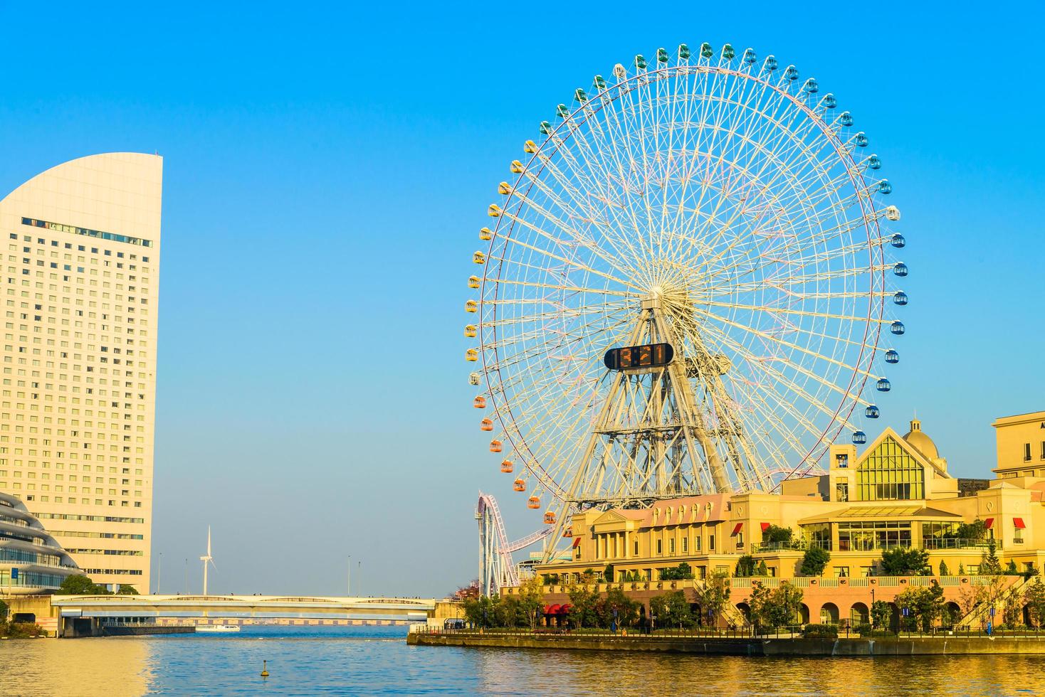 Grande roue à Yokohama, Japon photo