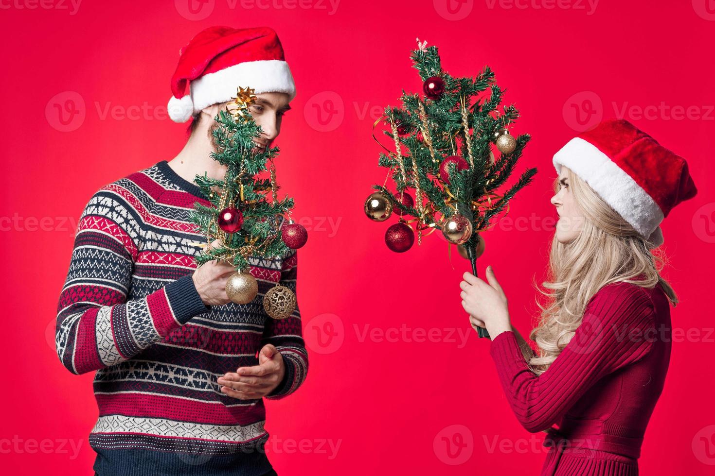 Jeune couple vacances amusement joie Noël décoration photo