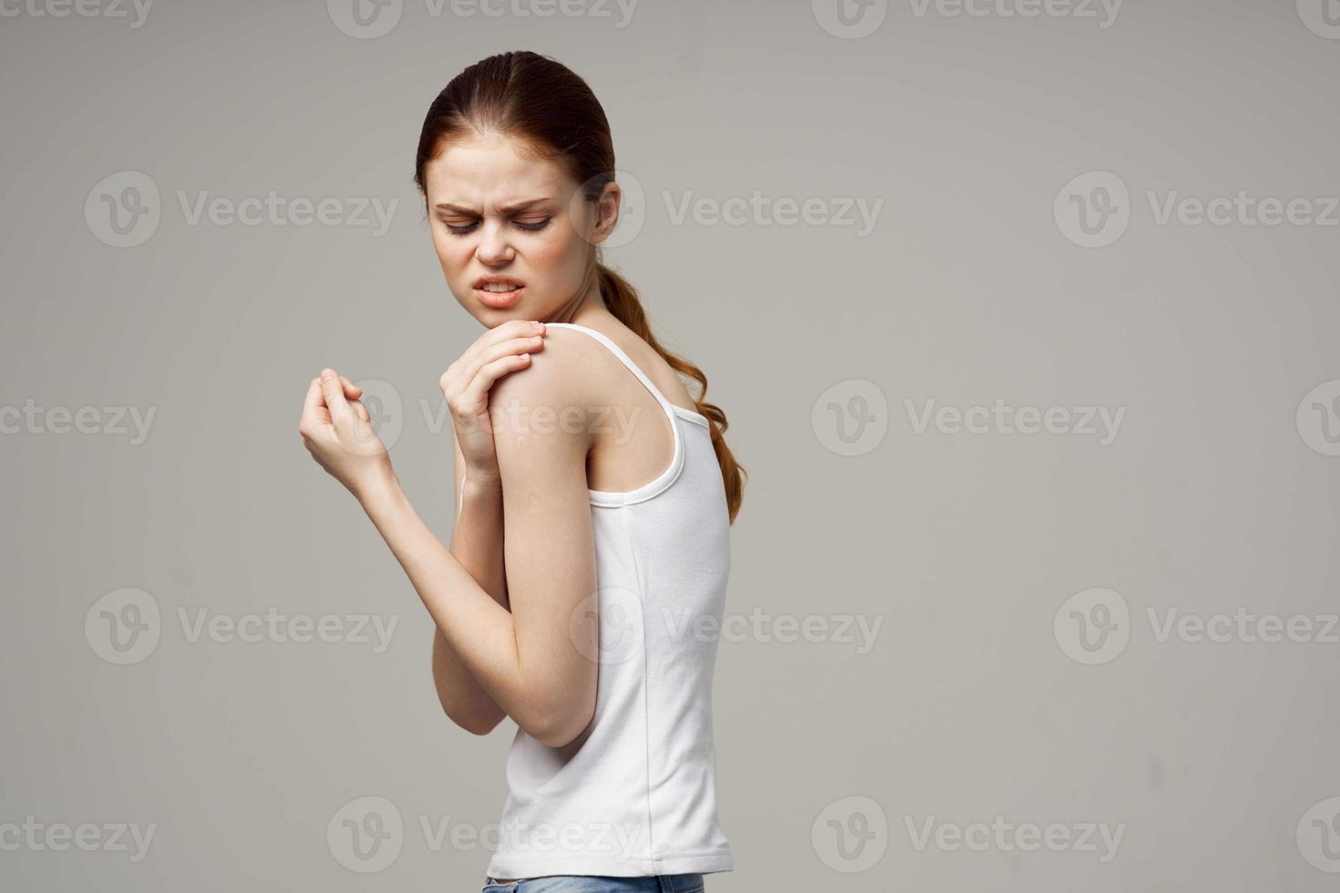 femme rhumatisme douleur dans le cou santé problèmes isolé Contexte photo