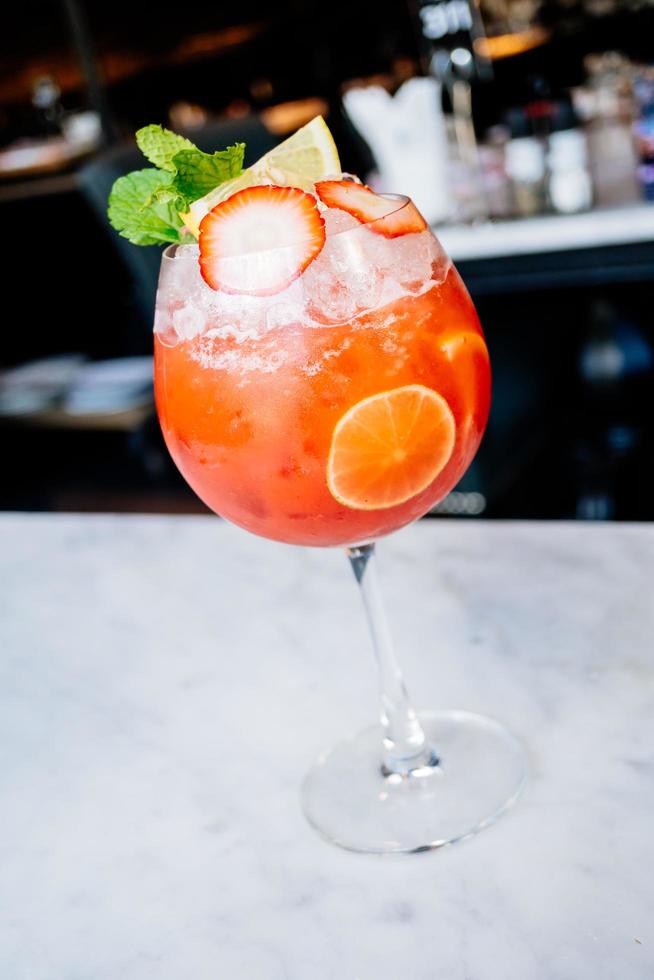 cocktail fraise et fruit de la passion photo