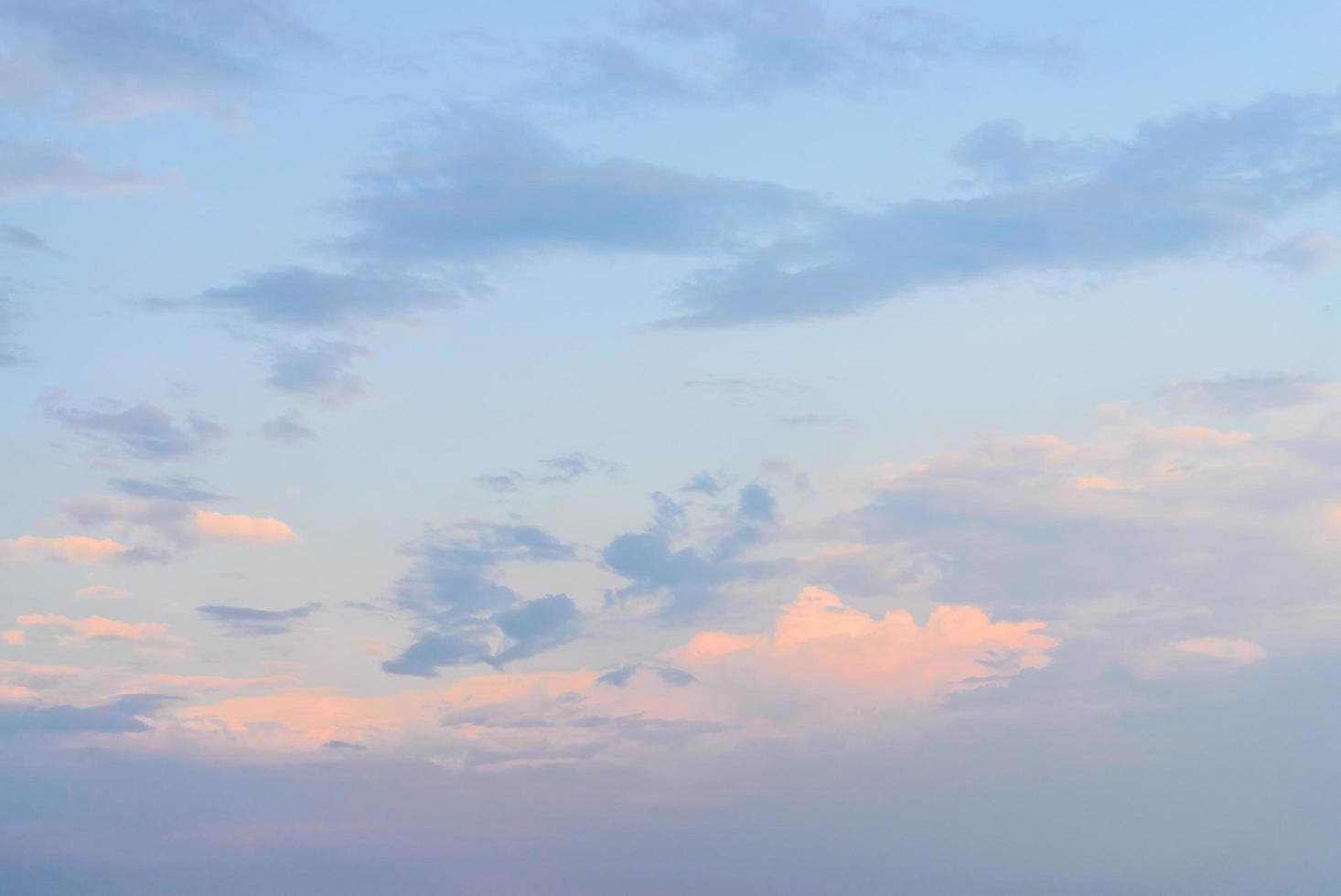 nuages au coucher du soleil photo