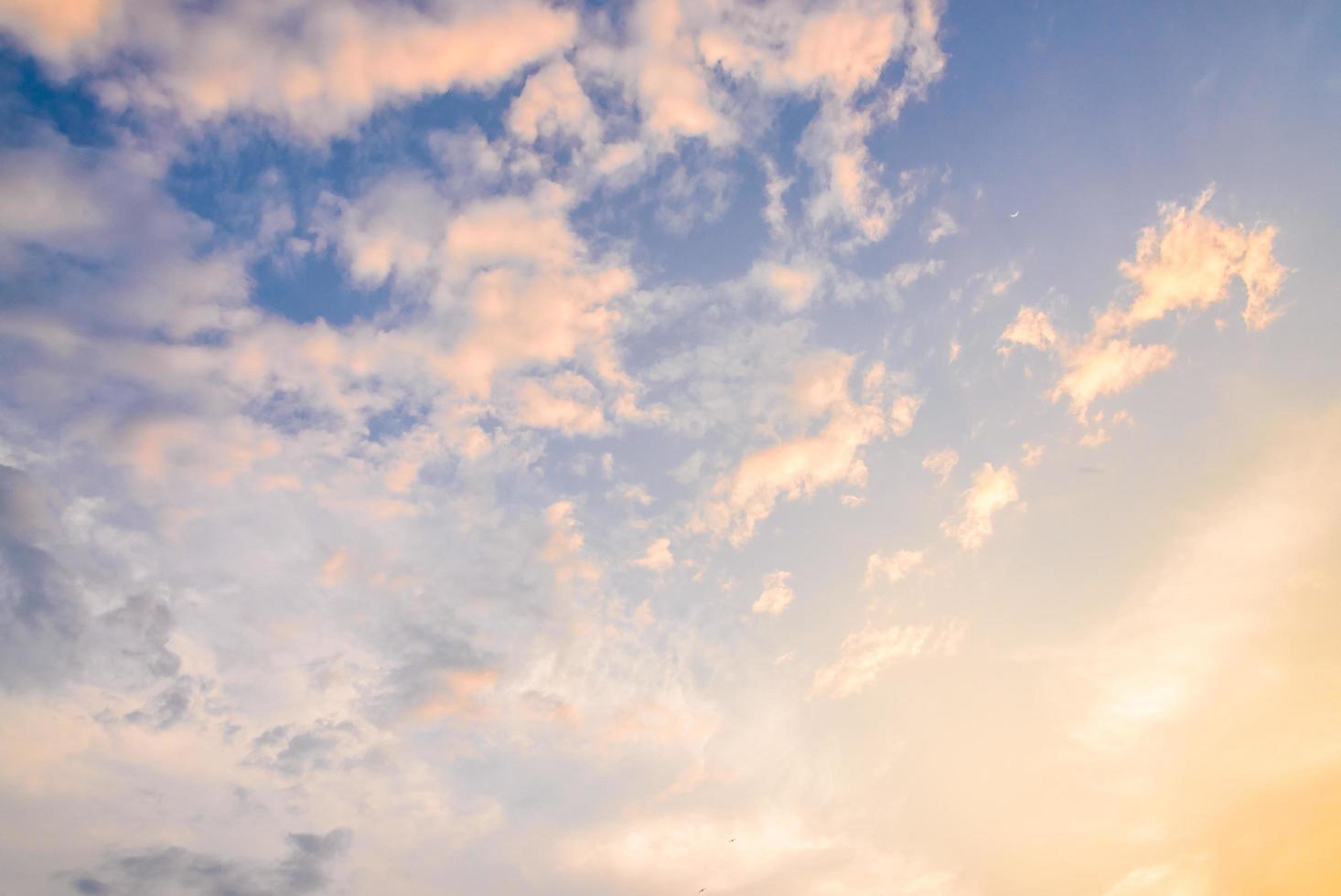 nuages au coucher du soleil photo