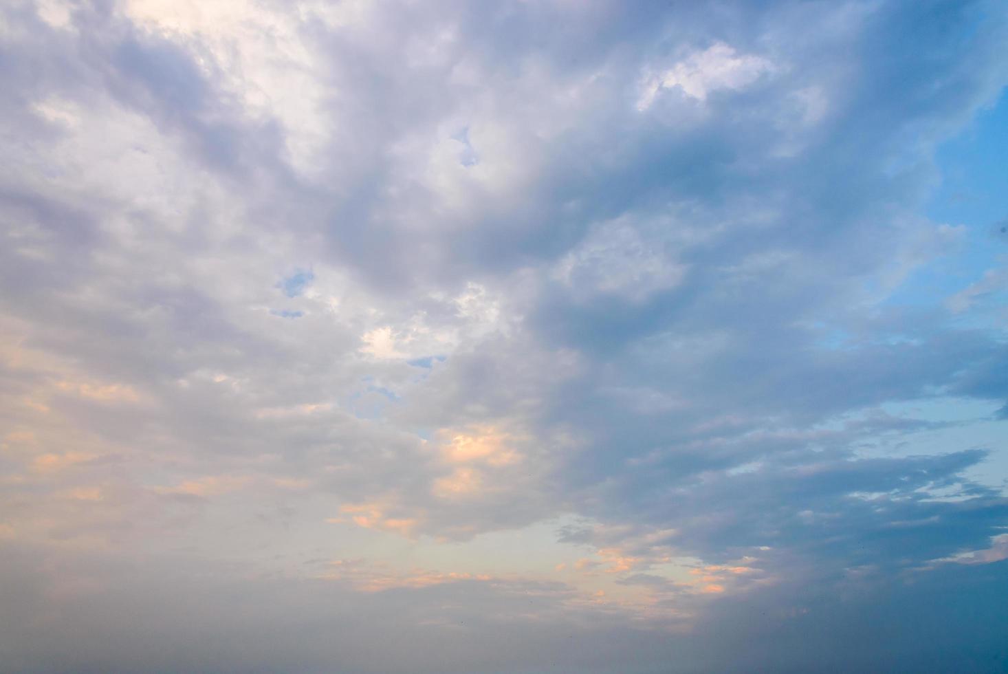 nuages au coucher du soleil photo