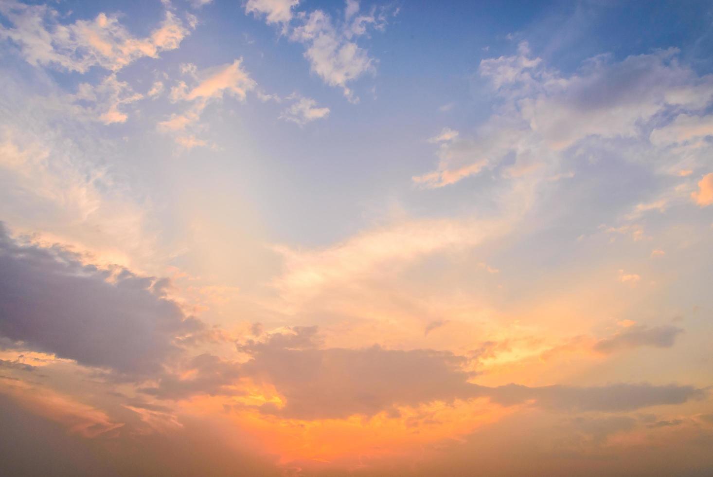 nuages au coucher du soleil photo