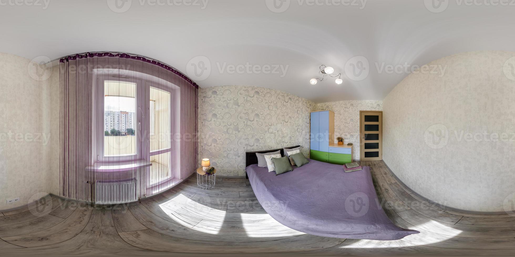 sans couture 360 panorama dans intérieur de chambre de pas cher hôtel, plat ou appartements avec chaises et table dans équirectangulaire projection avec zénith et nadir. vr ar contenu photo