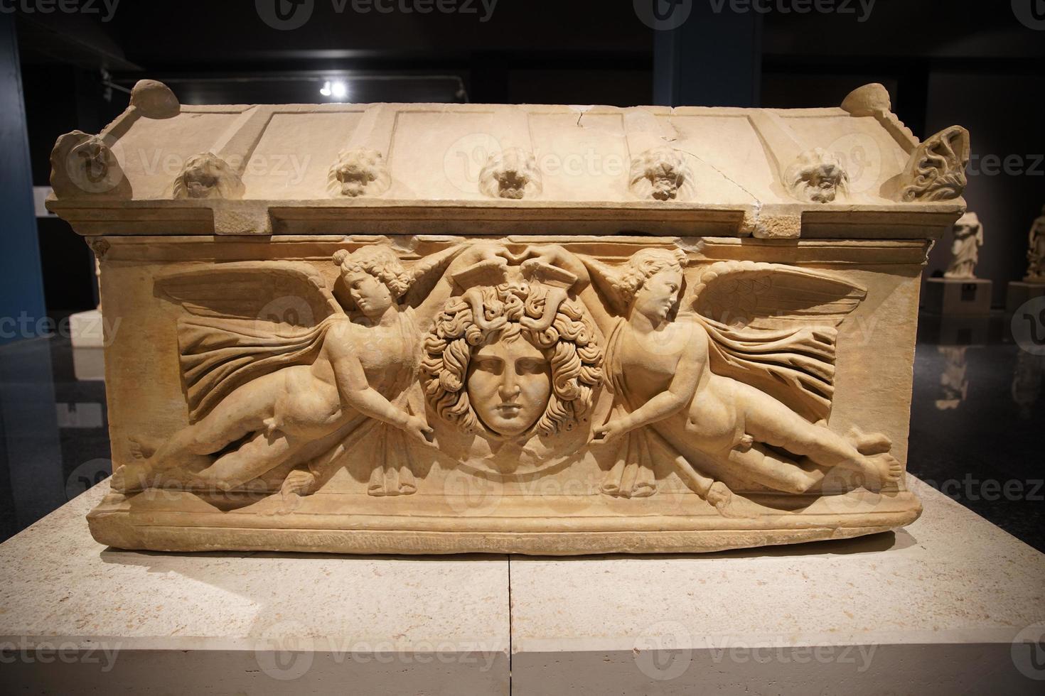 Sarcophage au musée archéologique d'Antalya, Antalya, Turkiye photo